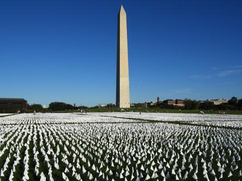 Washington Monument and white Covid death flags