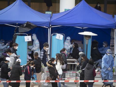 Hong Kong residents line up for COVID-19 testing