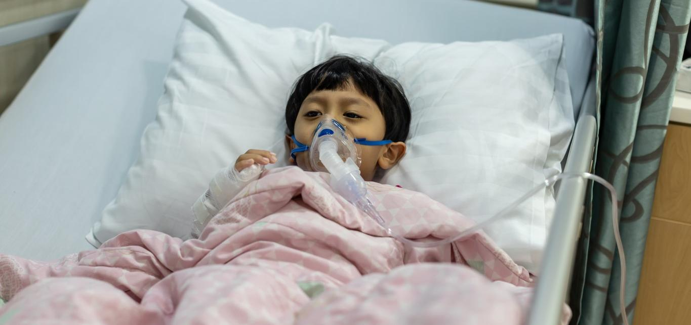 Child in hospital with pneumonia