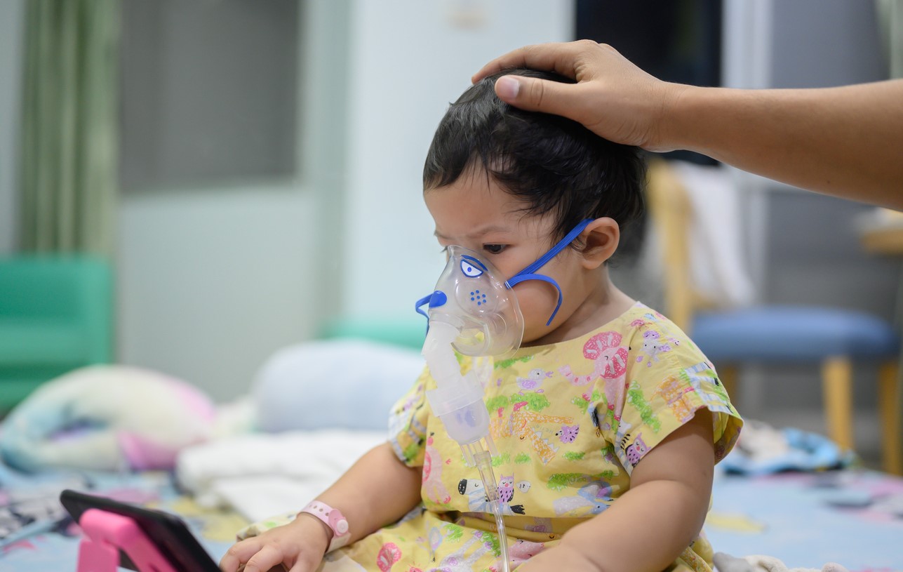 Young girl with oxygen mask