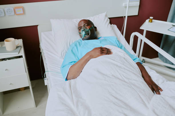 Hospitalized patient with oxygen mask