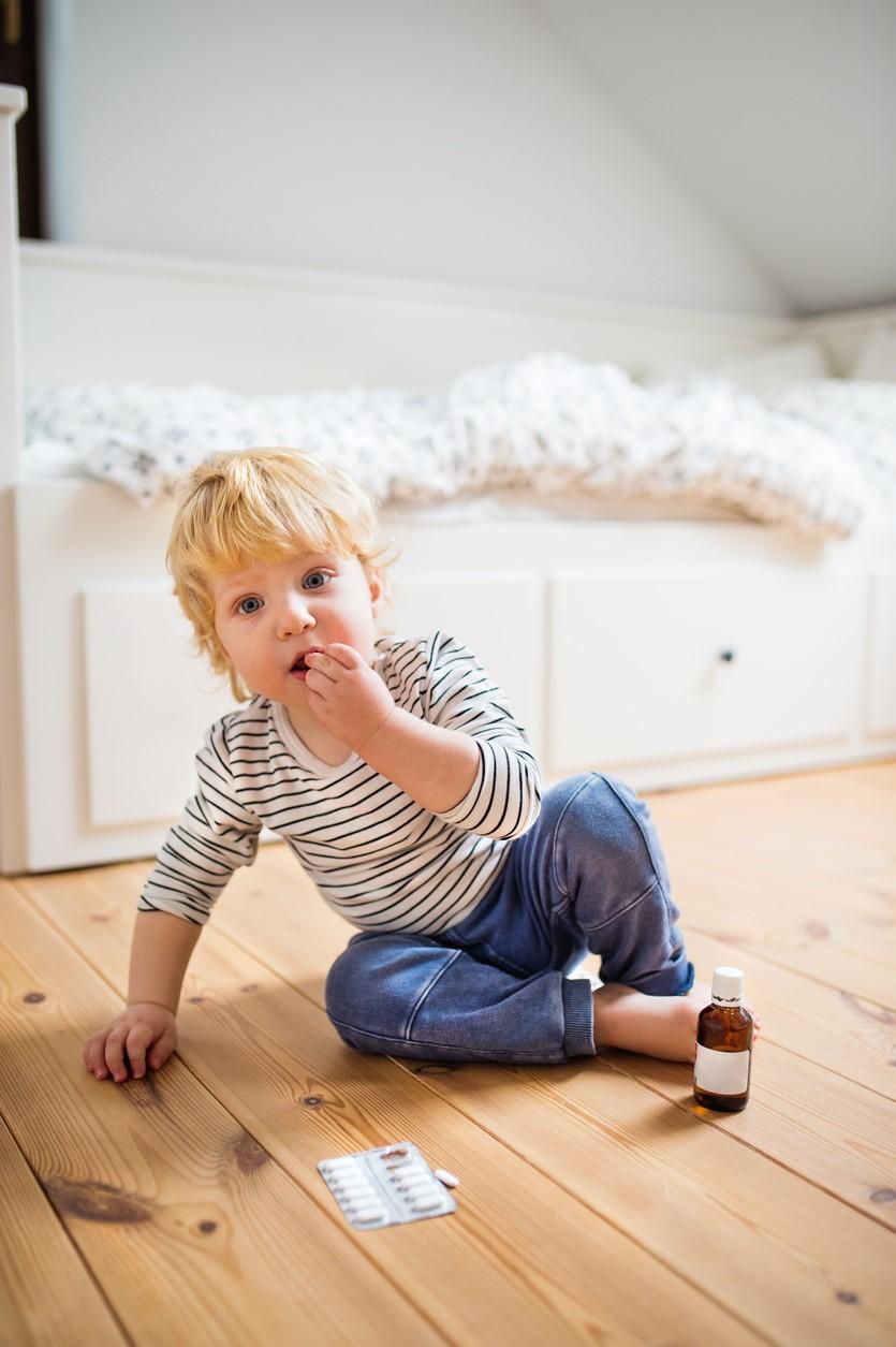 Toddler finding drugs