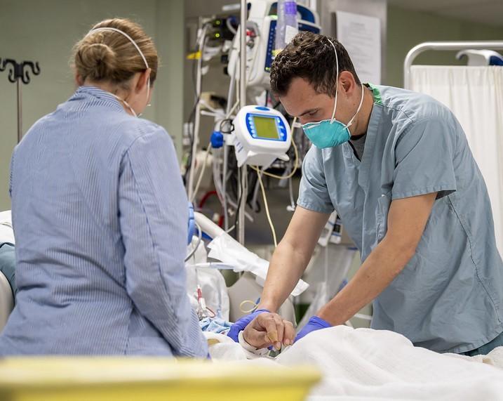 Doctors with COVID patient in hospital