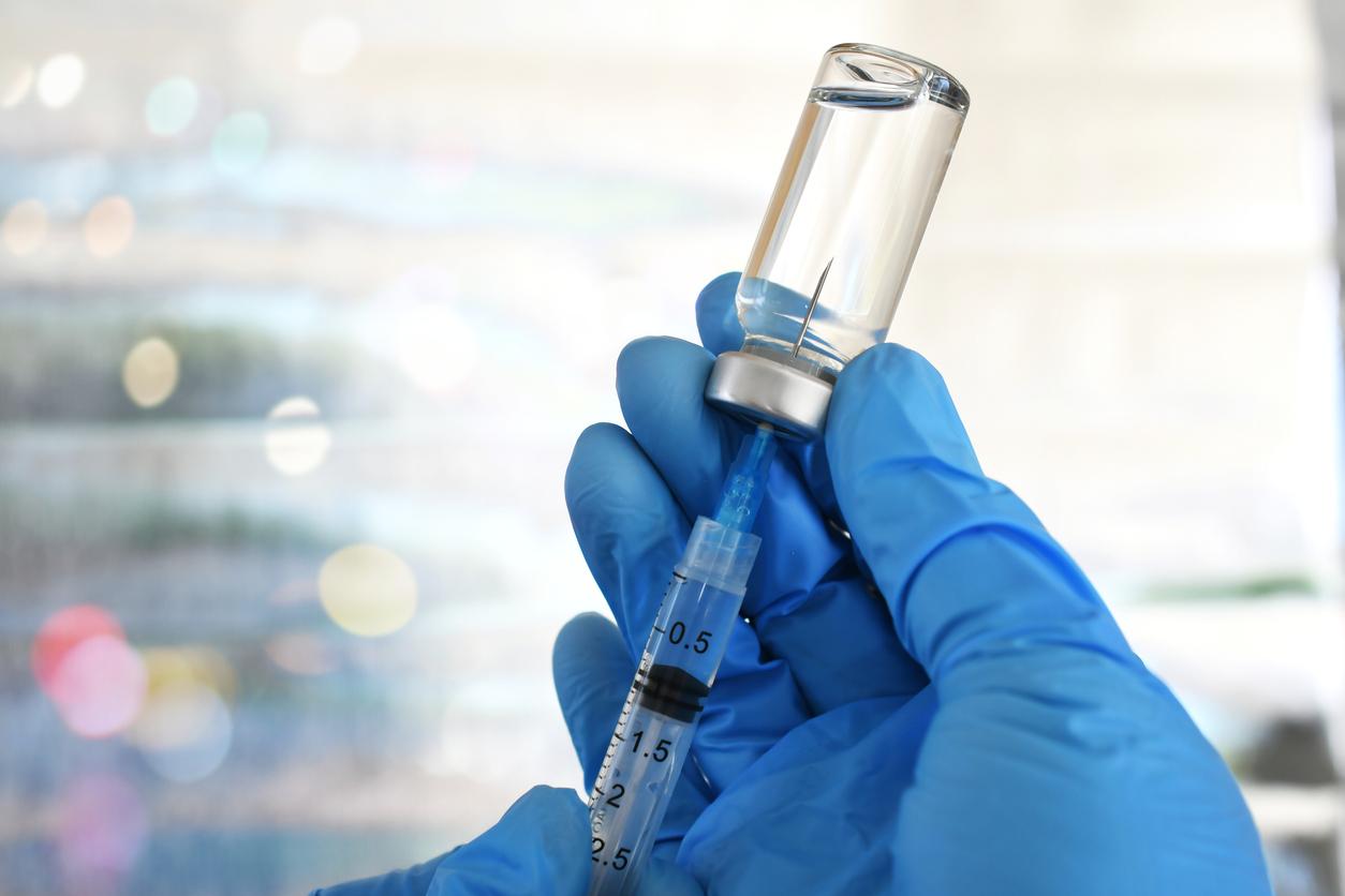 Vaccine vial and syringe