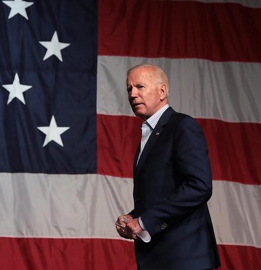 Biden in front of US flag