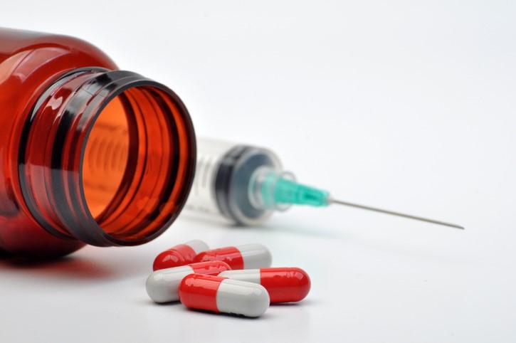 Capsules and syringe