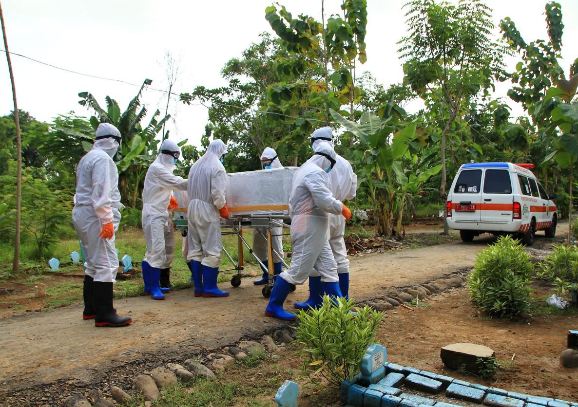 COVID burial in Indonesia