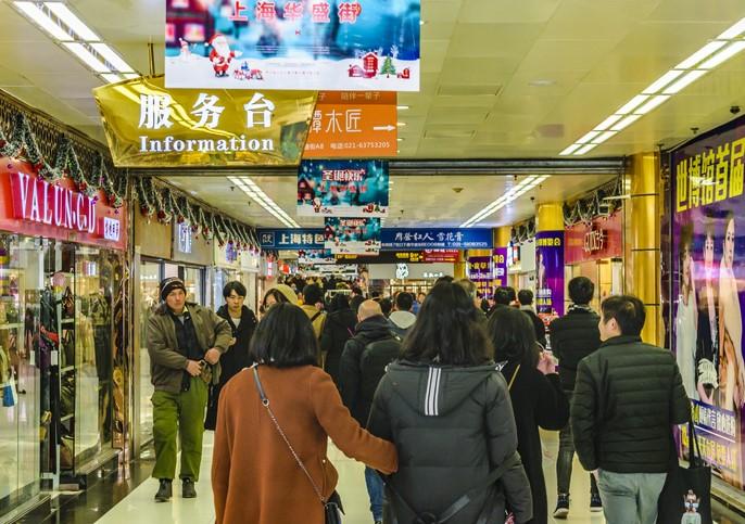 Crowded Shanghai shopping mall