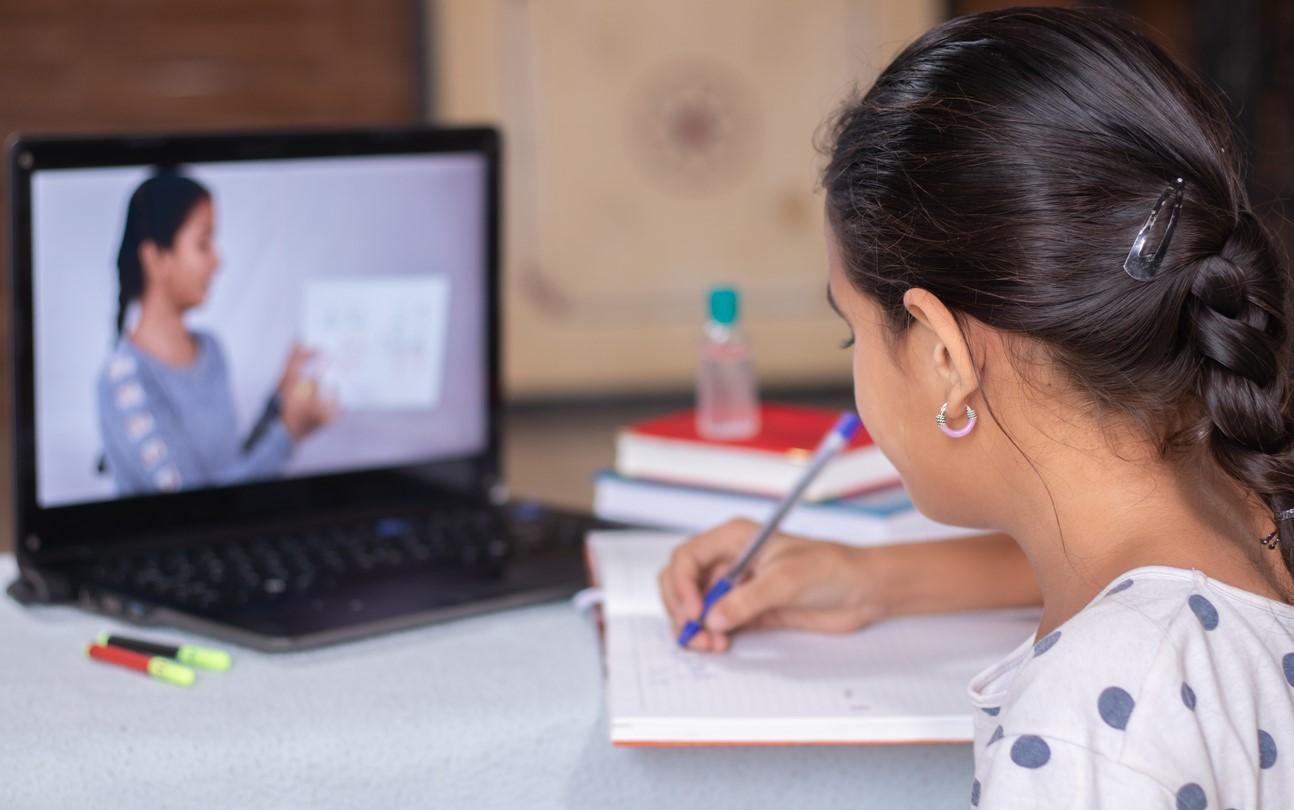 girl distance learning
