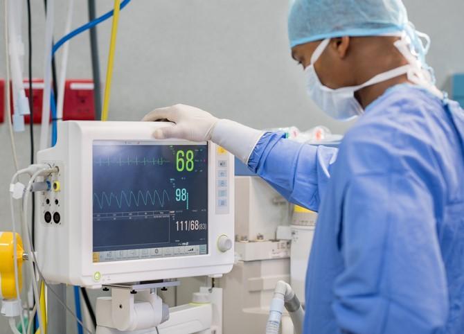 Healthcare worker with gloves and mask