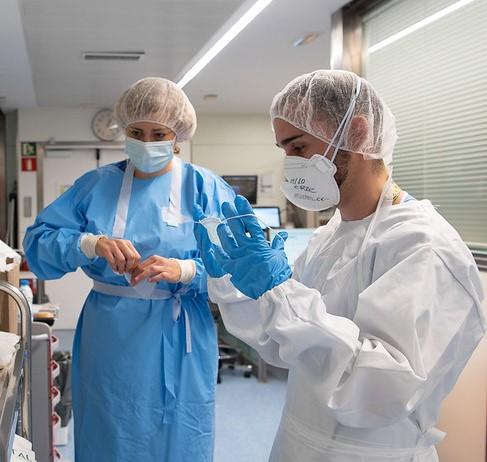 Health workers putting on their PPE