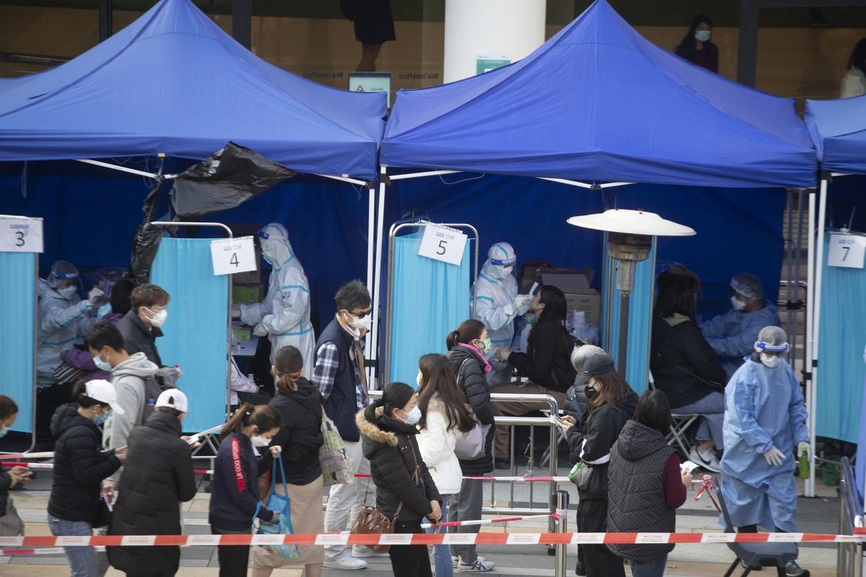 Hong Kong residents line up for COVID-19 testing