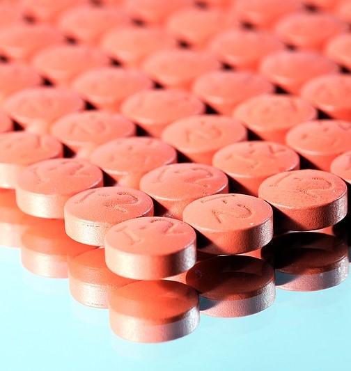 Rows of ibuprofen tablets