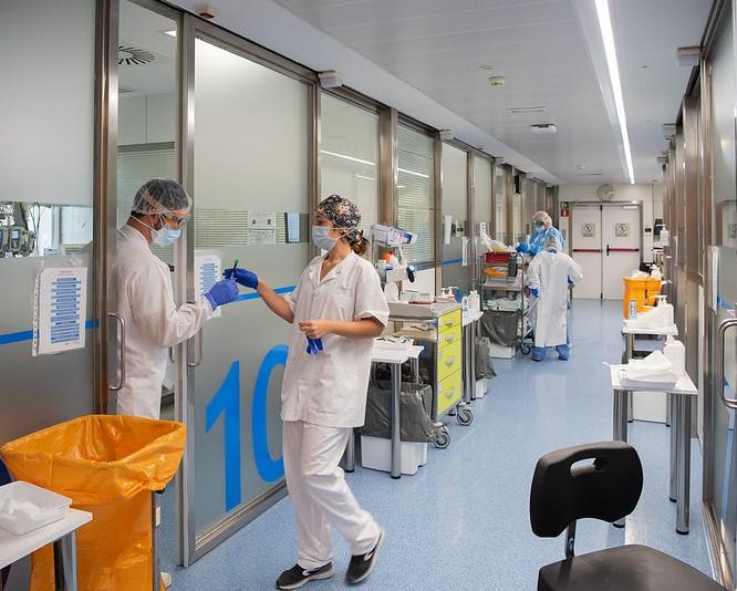 Mask-wearing health workers in hospital hallway