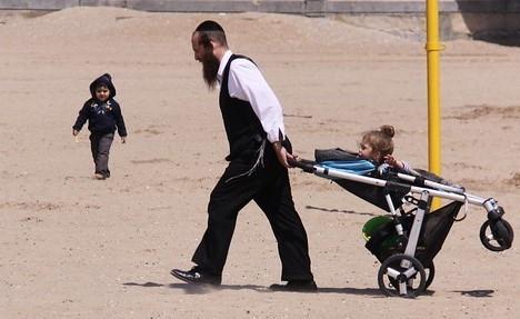 Hasidic dad, kids in NY City