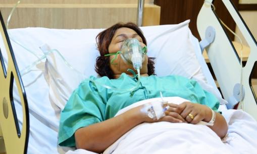 Patient with oxygen mask