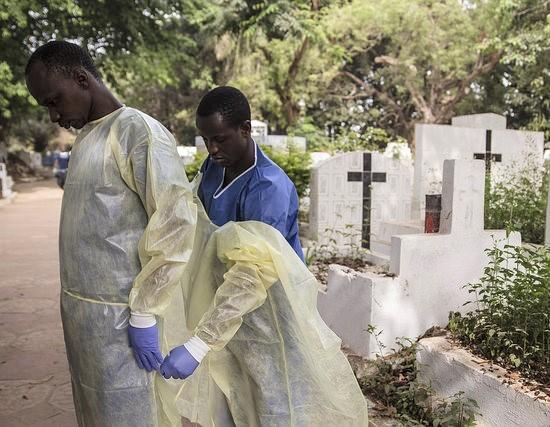 Safe Ebola burial
