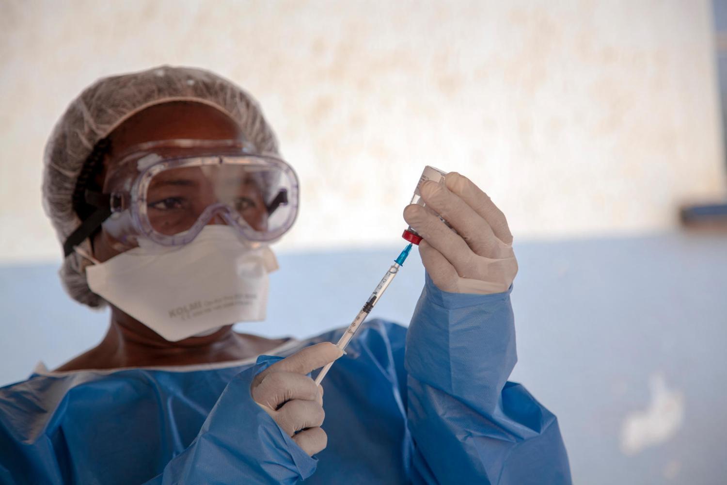 Ebola vaccinator