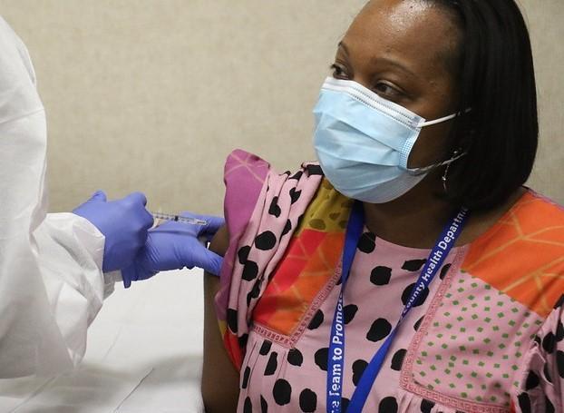 Woman gettnig COVID vaccine