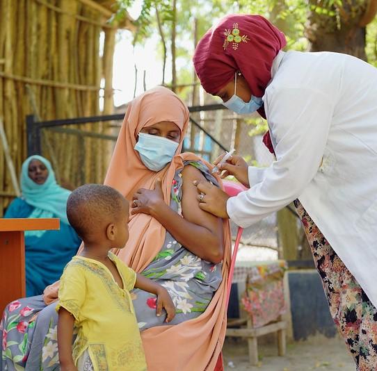 Young mom getting COVID vaccine