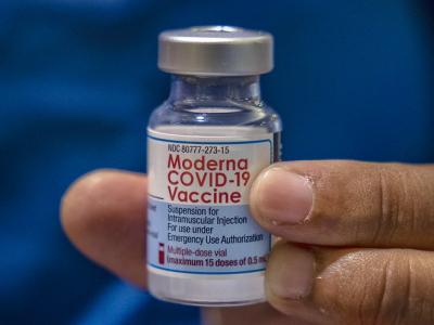 Moderna vaccine vial