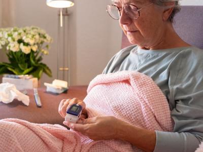 older woman oximeter
