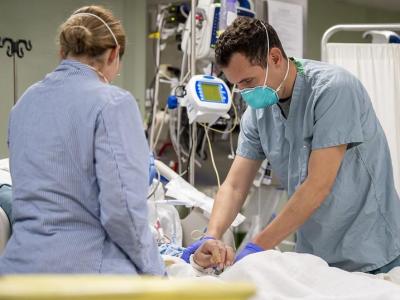 Doctors with COVID patient in hospital