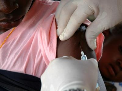 Vaccination being given in Africa
