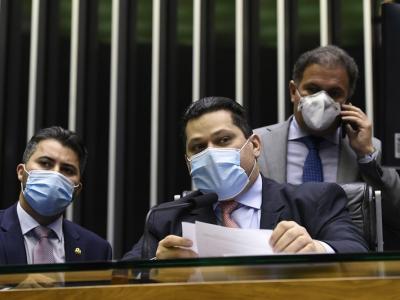Brazilian senators wearing masks