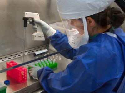 Lab worker with H7N9 virus