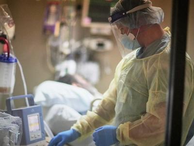 COVID-19 patient in the ICU