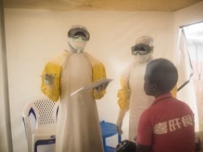 DR Congo Ebola health workers with patient