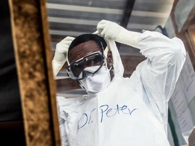 Ebola donning PPE