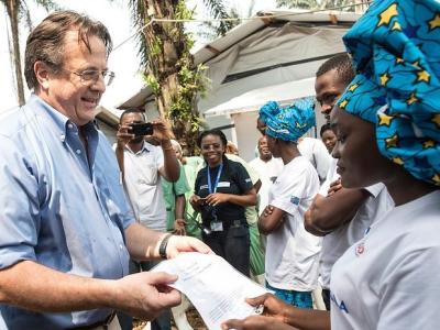 Ebola survivor receiving certificate