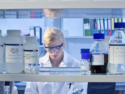 Lab scientist