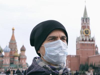 Man wearing mask in Moscow
