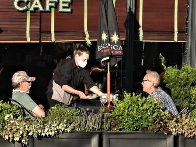 Outdoor restaurant dining