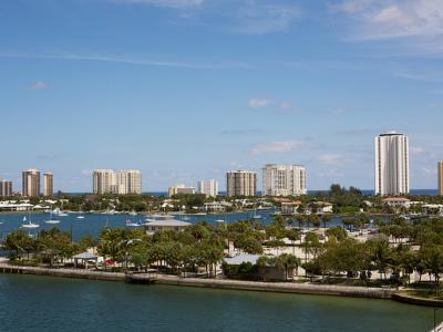 Pallm Beach skyline