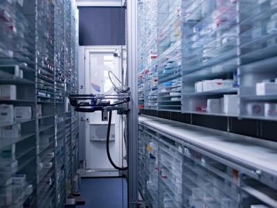 Pharmacy storage room with robot arm