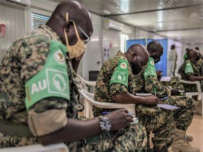 Ugandan soldiers helping with vaccinations