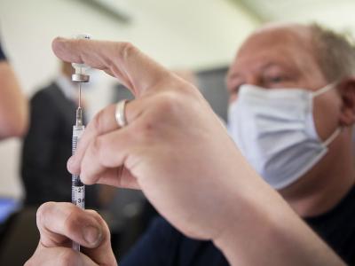 vaccinator