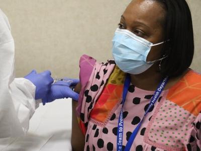 Woman gettnig COVID vaccine