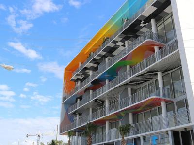 Wynwood Building-arctic penguin Flickr cc