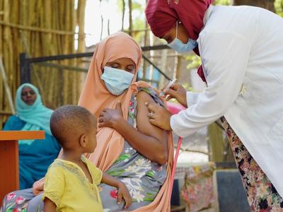 Young mom getting COVID vaccine