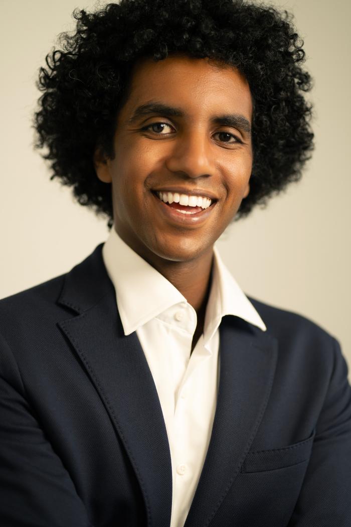 Aron Woldeslassie headshot