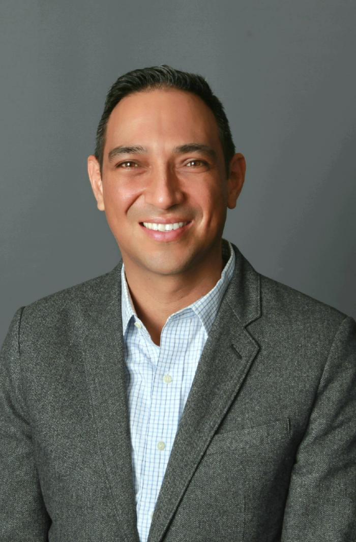 Carlos R. Cruz