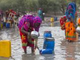 Women in Chad collecting water