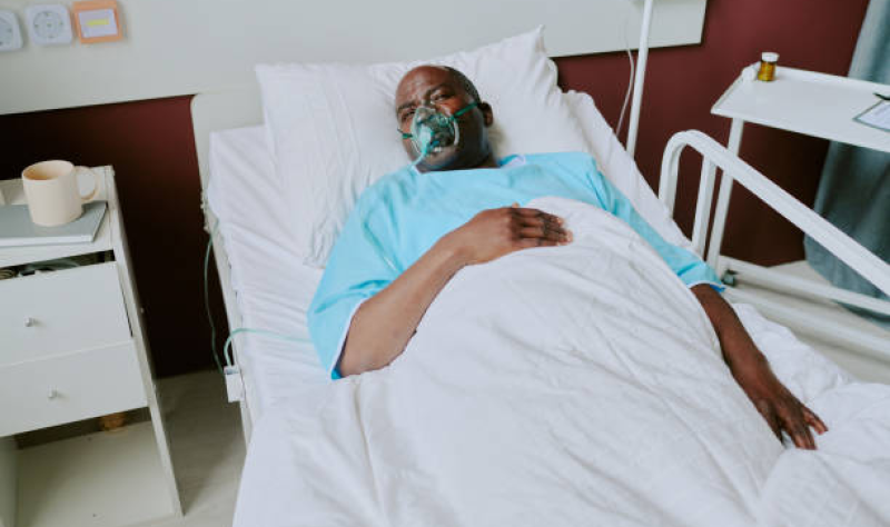 Hospitalized patient with oxygen mask