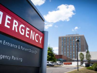 Emergency department sign at hospital