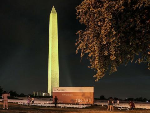 Washington Monument COVID-19 deaths at night
